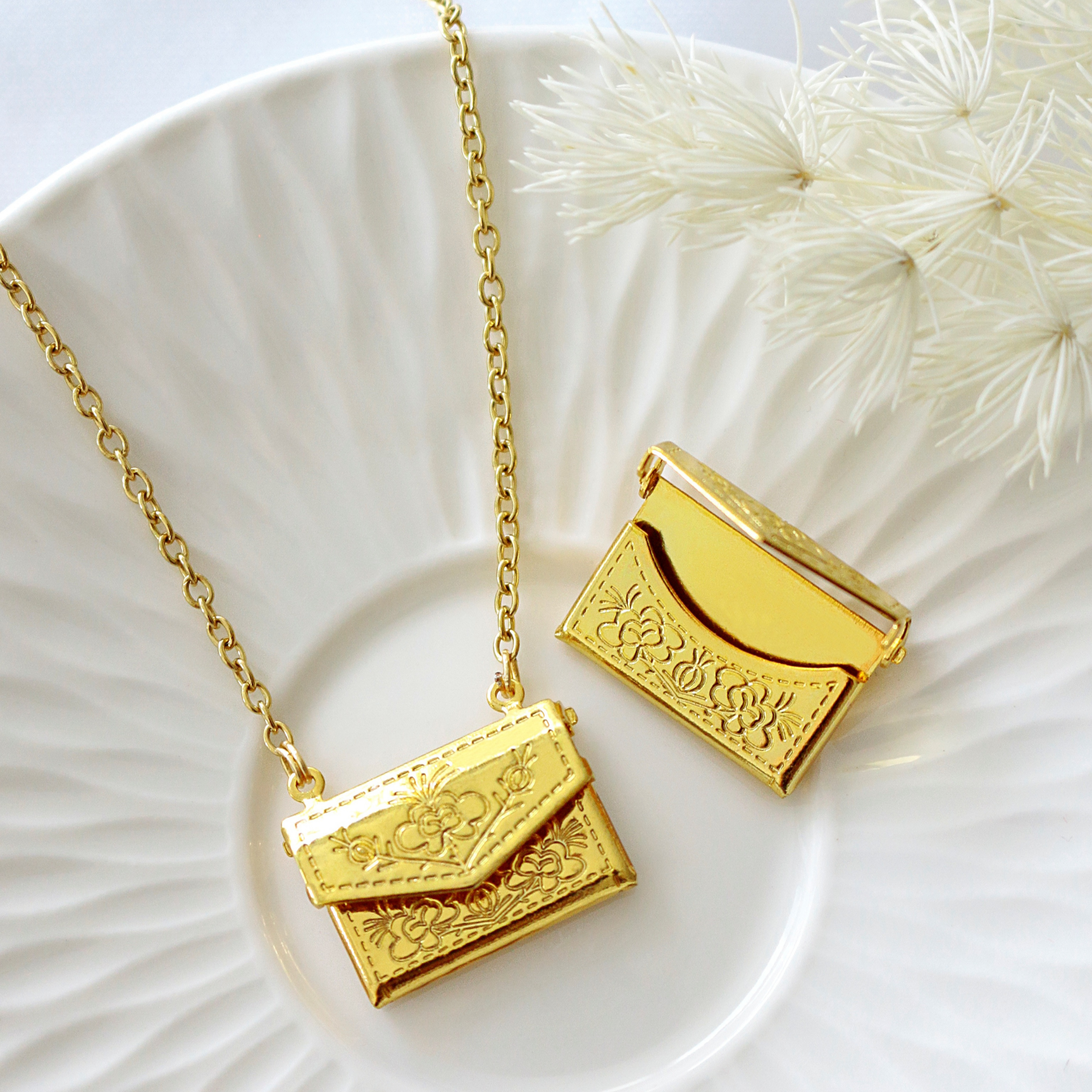 Golden Spell Pocket Necklace